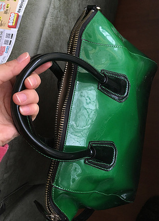 Yeşilden siyaha geçişli çanta