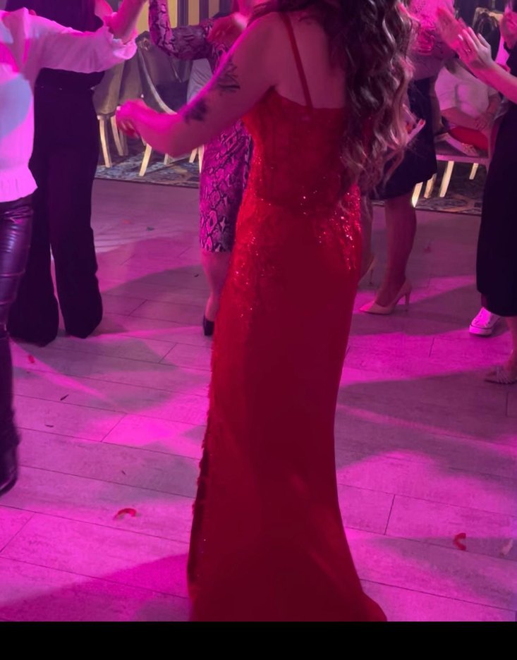 Kırmızı İşlemeli Straplez Uzun Abiye - Görsel 3