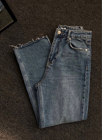 Zara Model Straight Jean