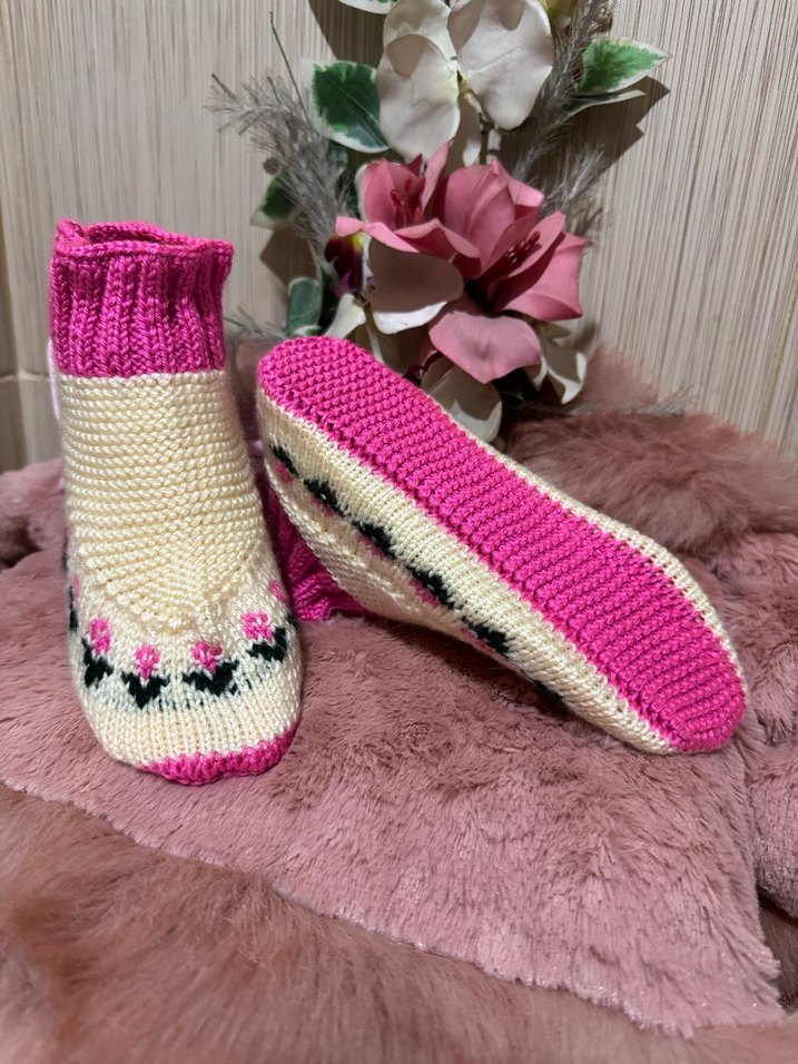 Nakışlı Pembe patik - Görsel 2