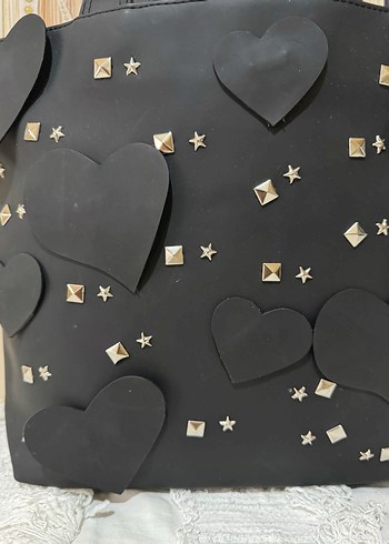 Siyah Deri Çivili Kalp Desenli Çanta - Görsel 4