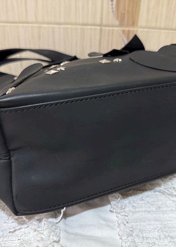 Siyah Deri Çivili Kalp Desenli Çanta - Görsel 6