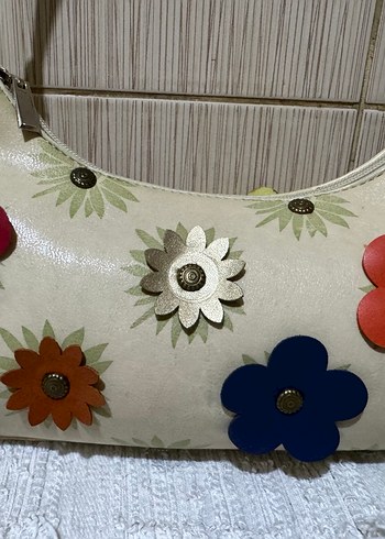 Bej Deri Çiçekli Boncuklu Kadın Çantası - Görsel 4