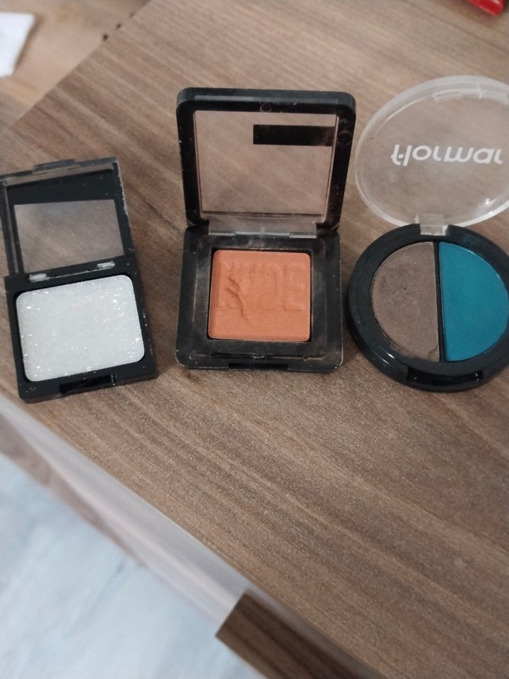 Flormar Pastel ve wield Bej ve Canlı Renklerde Göz Farı Paleti - Görsel 2