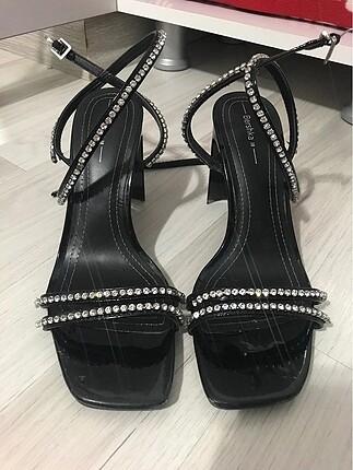 Topuklu ayakkabı bershka