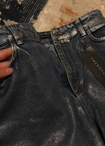 34 Beden Trendyol varaklı jeans