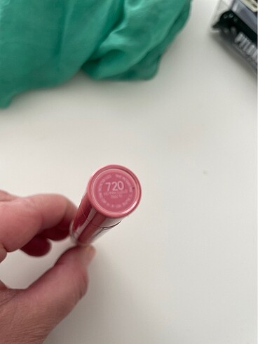 Beden REVLON LIPSTICK