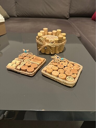 ŞİŞELİK VE 2 BARDAK ALTLIĞI SET
