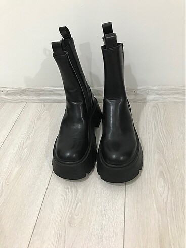 38 Beden Pull&Bear Kalın Tabanlı Bot