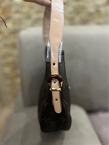 Louis Vuitton LV ithal sıfır omuz yarım ay çanta