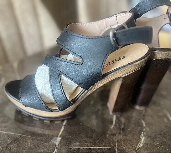 38 Beden siyah Renk Platform sandalet az kullanışmış