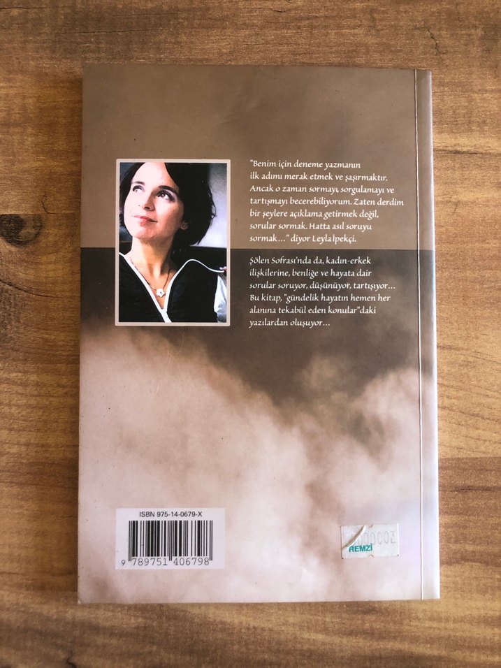 Leyla İpekçi - Şölen Sofrası Romanı - Görsel 2