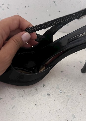 Siyah Parlak Taşlı Saten Topuklu Kadın Ayakkabı