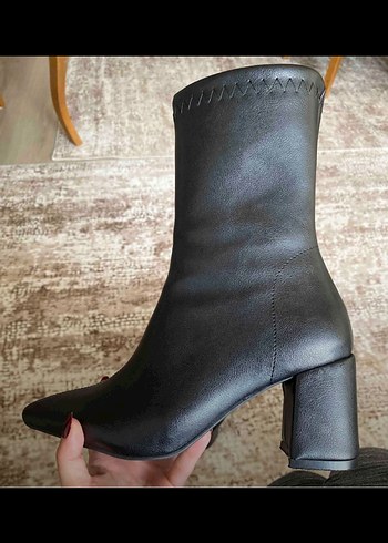 Siyah Deri Kadın Topuklu Bot - Görsel 2
