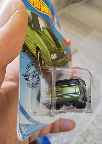 Hot Wheels Parlak Yeşil '88 Monte Carlo SS model araç eski case