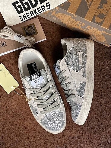 Golden Goose Deluxe Golden Goose Luxury Sneaker