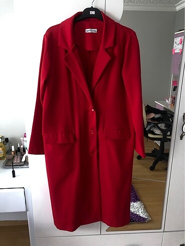 kırmızı uzun ceket