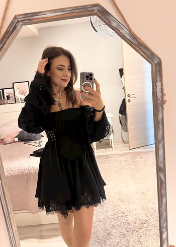 Siyah Dantel Detaylı Gotik Mini Elbise - Görsel 2