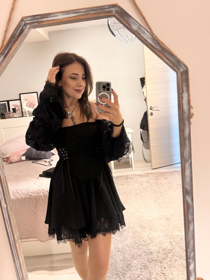 Siyah Dantel Detaylı Gotik Mini Elbise - Görsel 2