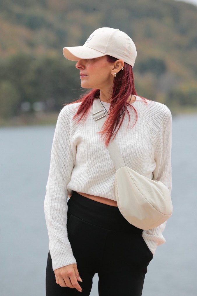 Beyaz Yüksek Yakalı Kadın Triko - Görsel 2