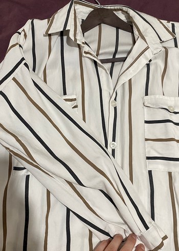 Düğmeli Beyaz Çizgili Kadın Gömlek - Görsel 3