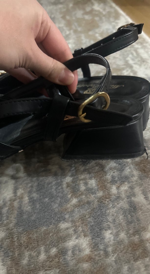 Siyah Deri Tokalı Kadın Topuklu Ayakkabı - Görsel 4