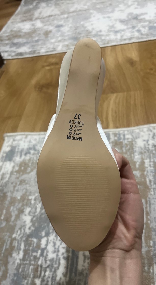 Beyaz Tüylü gelin terliği - Görsel 2