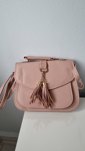 Pembe çanta