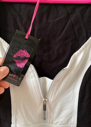 Kadın Siyah Beyaz V Yaka Fermuarlı Kolsuz tişört - Görsel 6