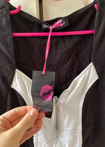 Kadın Siyah Beyaz V Yaka Fermuarlı Kolsuz tişört - Görsel 2