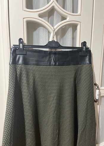 Deri ve düğme detaylı Kloş uzun etek - Görsel 5