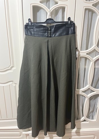 Deri ve düğme detaylı Kloş uzun etek - Görsel 3