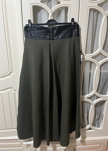 Deri ve düğme detaylı Kloş uzun etek - Görsel 4