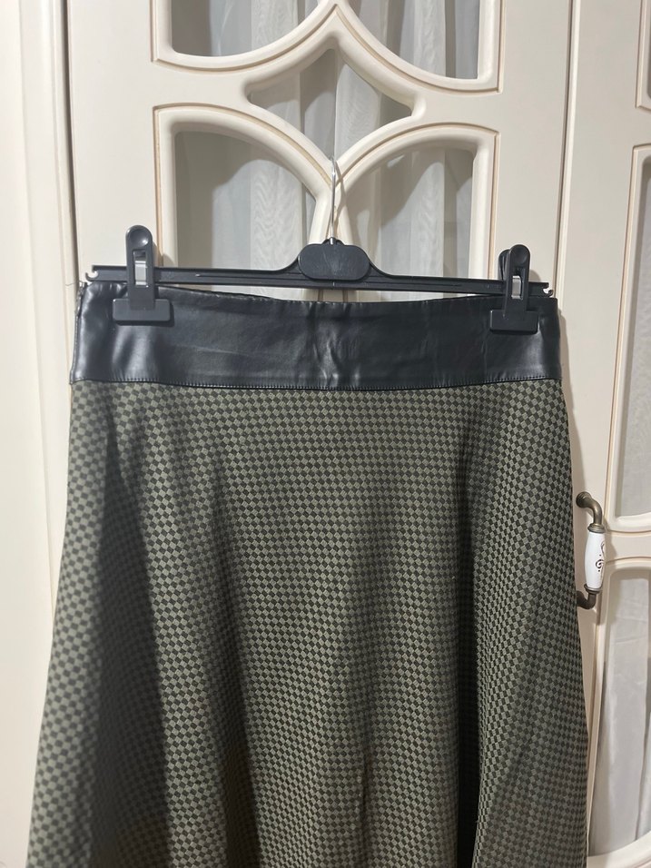 Deri ve düğme detaylı Kloş uzun etek - Görsel 5