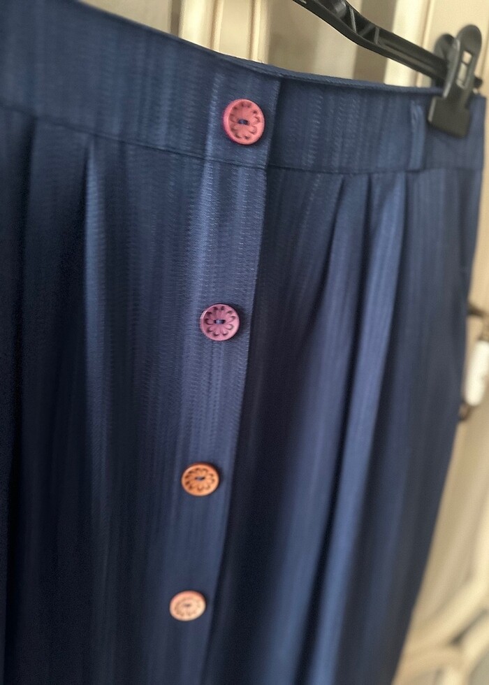 Önü pileli düğme detay etek - Görsel 2