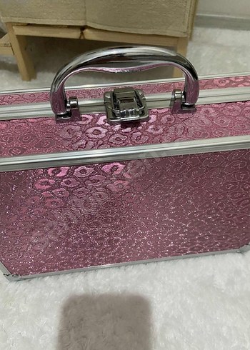 Victoria s Secret Pullu Yılan Desenli Pembe Makyaj Çantası