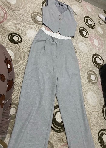 Gri Kadın Kumaş Pantolon ve Düğmeli Yelek - Görsel 4