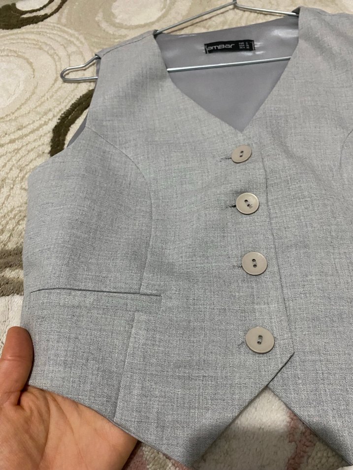 Gri Kadın Kumaş Pantolon ve Düğmeli Yelek - Görsel 3