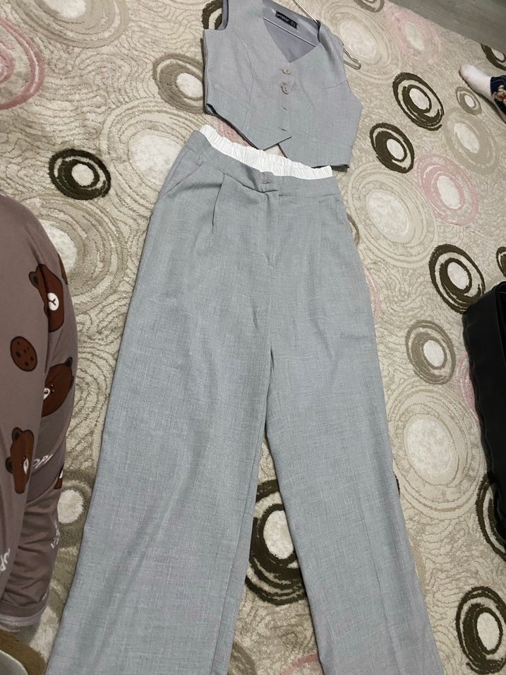 Gri Kadın Kumaş Pantolon ve Düğmeli Yelek - Görsel 4