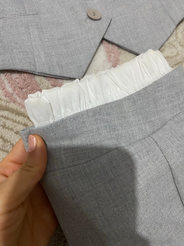 Gri Kadın Kumaş Pantolon ve Düğmeli Yelek - Görsel 2