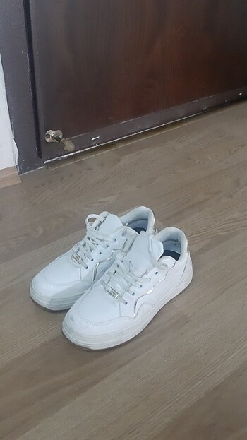 Beya, sneaker 