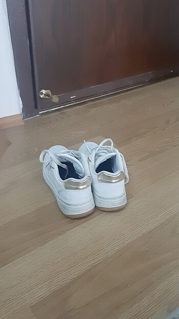 Butigo Beya, sneaker 