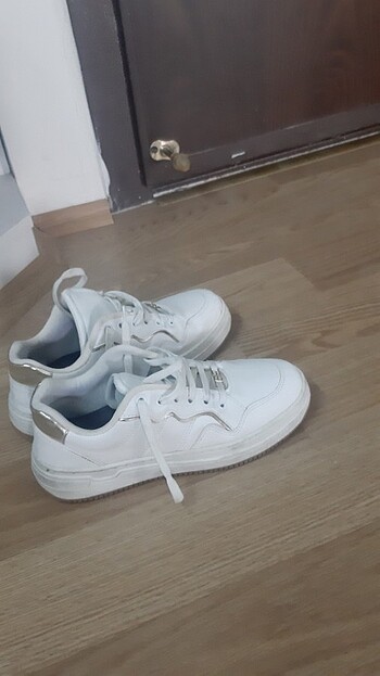 37 Beden Beya, sneaker 