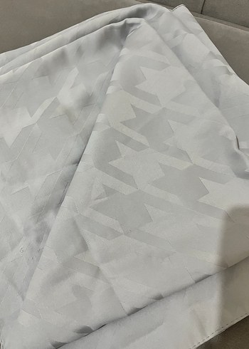 Beyaz Gri Kadın Şal - Minimalist Tasarım