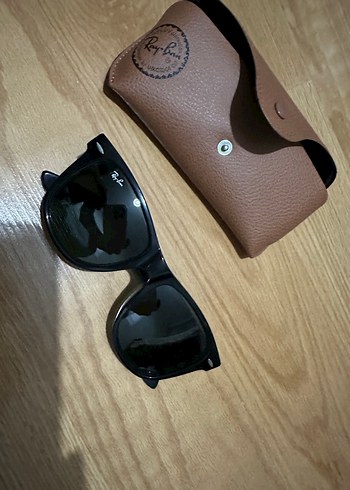 Ray-Ban Siyah Klasik Güneş Gözlüğü Herhangidir cizik dahi yoktur
