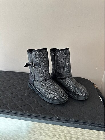 inci Ugg tarzı Bot