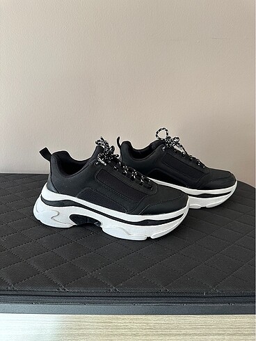 39 Beden Yüksek taban sneaker stradivarius