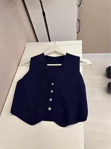 s Beden Lacivert Crop yelek