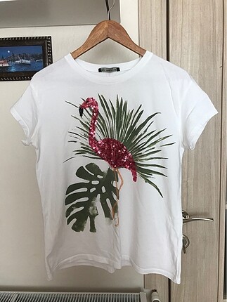 Flamingo detaylı beyaz t-shirt
