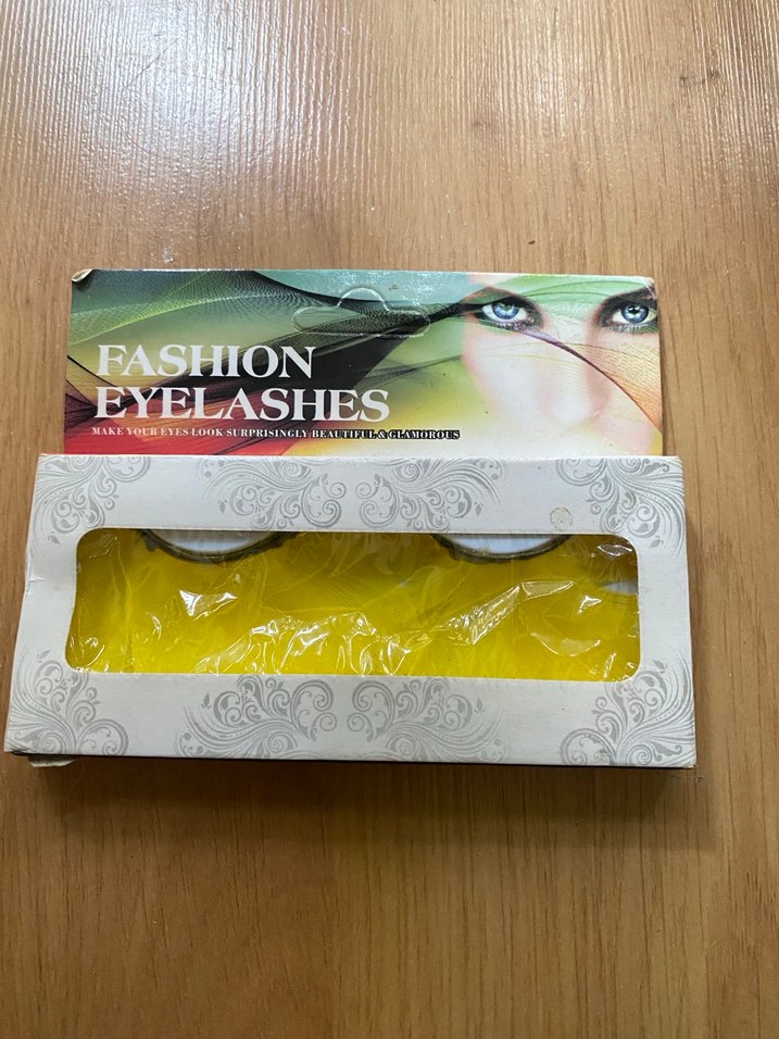 Sarı Renkli Tüy Takma Kirpik - Görsel 3